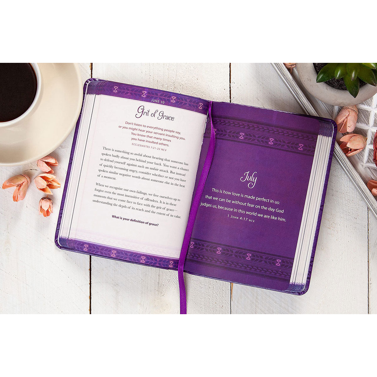 God Is Always With Me: 365 Daily Devotions (Imitation Leather)