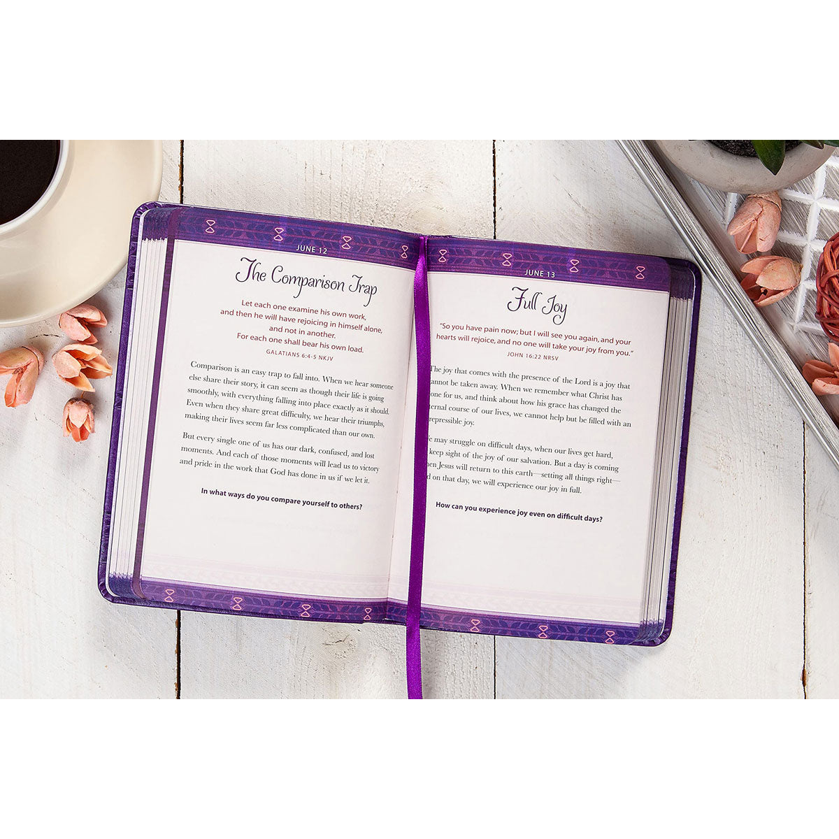 God Is Always With Me: 365 Daily Devotions (Imitation Leather)