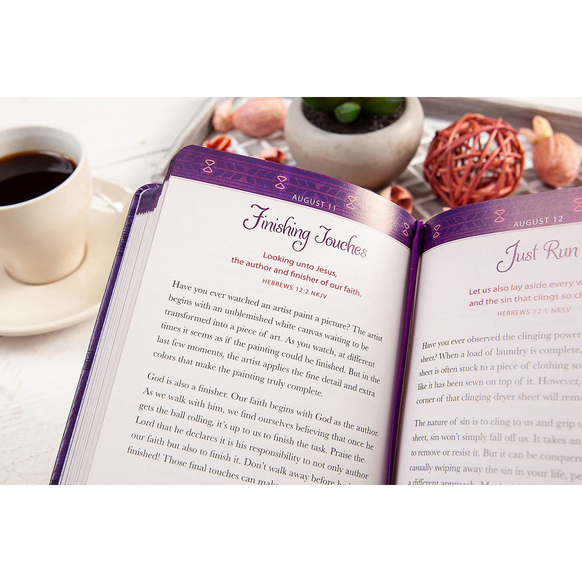 God Is Always With Me: 365 Daily Devotions (Imitation Leather)