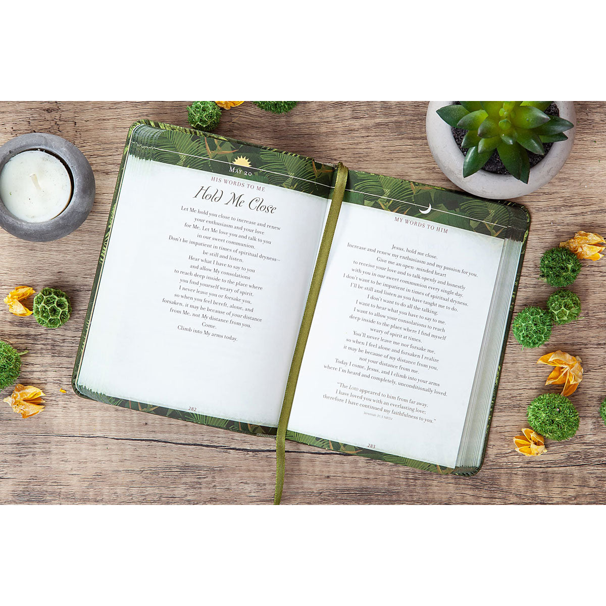 Walking With Jesus: Daily Encouragement For Life's Ups And Downs (Imitation Leather)