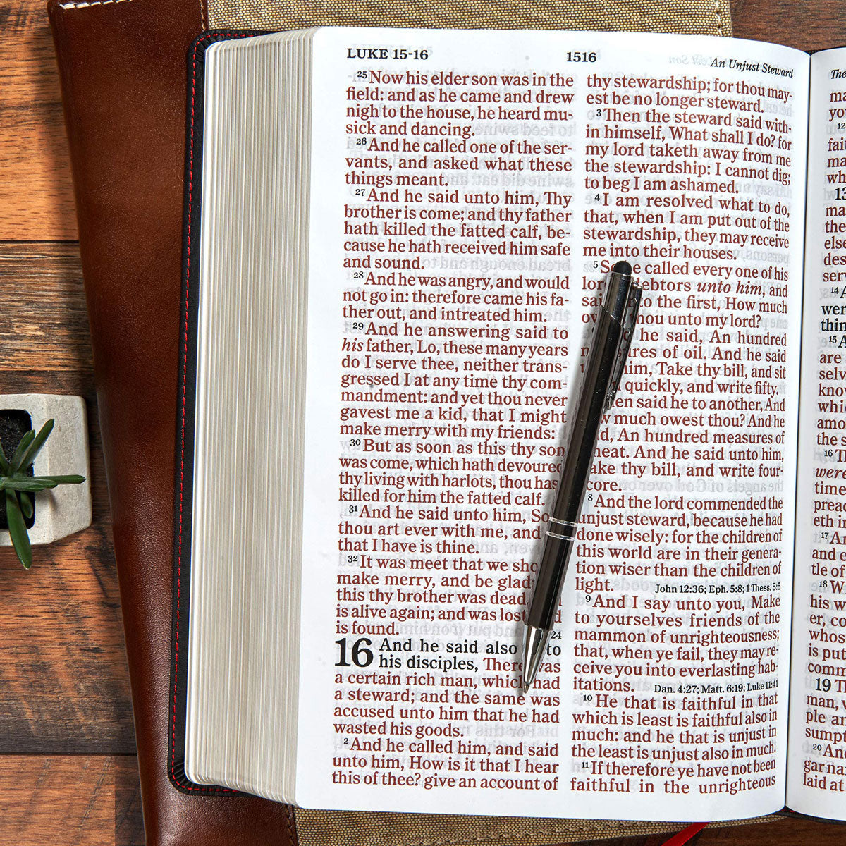KJV Reference Bible Super Giant Print Black (Imitation Leather)