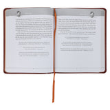 Jesus Calling: Enjoying Peace in His Presence Deluxe Edition (Imitation Leather)